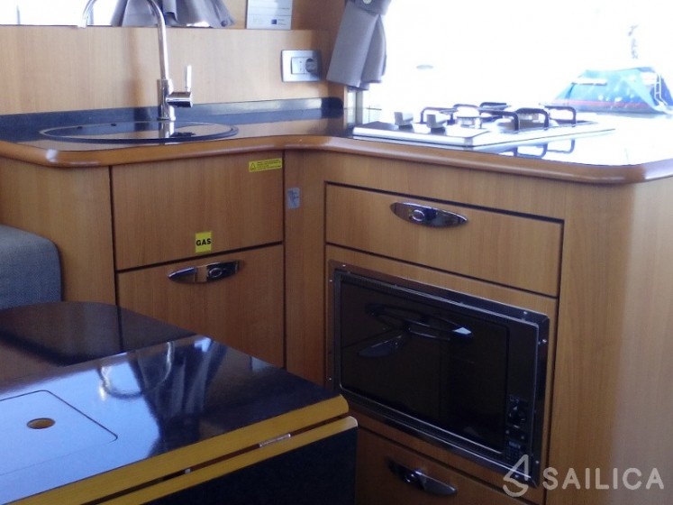 Greenline 33 - Yacht Charter Sailica