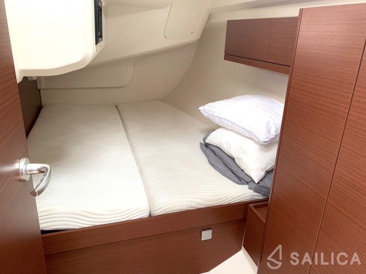 Hanse 418 - Yacht Charter Sailica