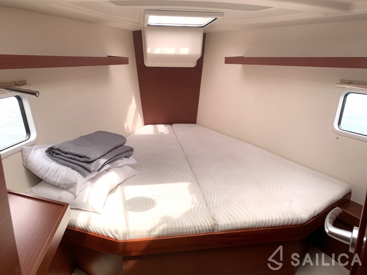 Hanse 418 - Yacht Charter Sailica