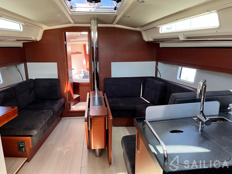Hanse 418 - Yacht Charter Sailica