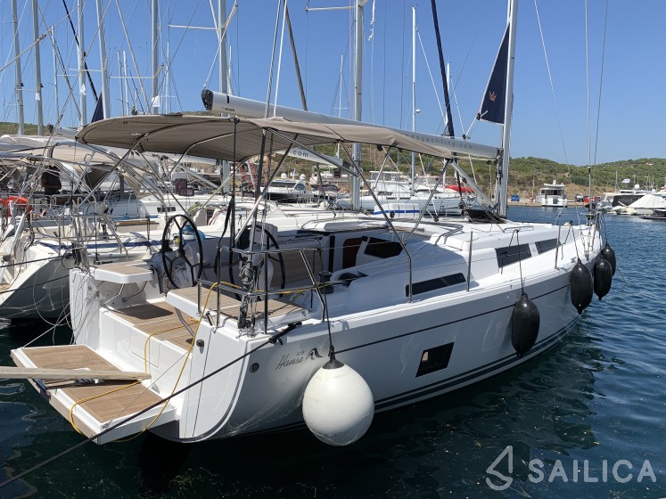 Hanse 418 - Yacht Charter Sailica