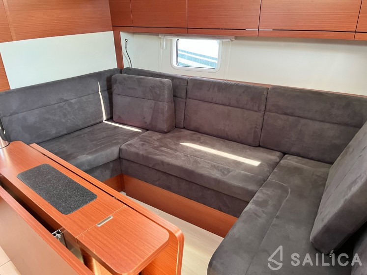 Hanse 418 - Yacht Charter Sailica