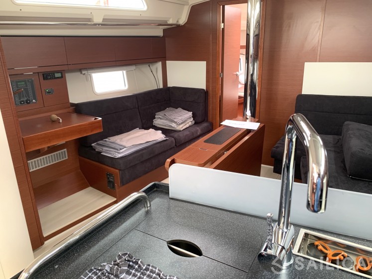 Hanse 418 - Yacht Charter Sailica