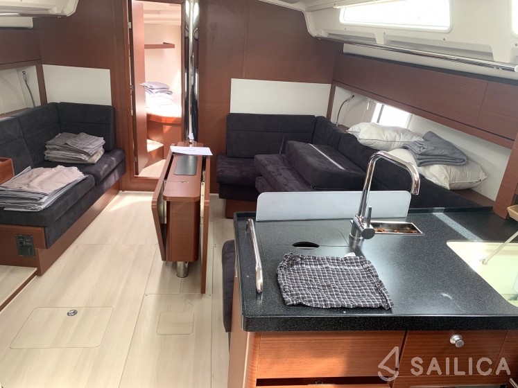 Hanse 418 - Yacht Charter Sailica