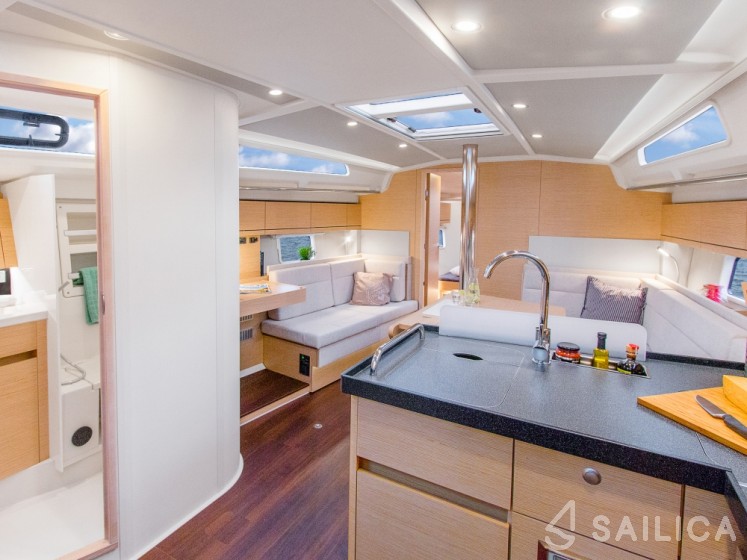 Hanse 418 - Yacht Charter Sailica