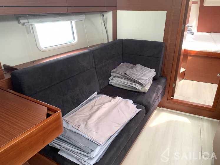 Hanse 418 - Yacht Charter Sailica