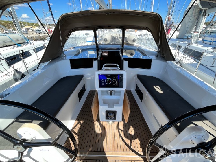 Hanse 418 - Yacht Charter Sailica