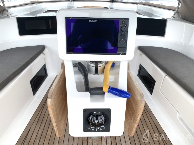 Hanse 418 - Yacht Charter Sailica