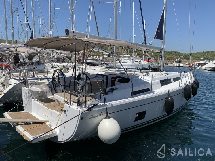 Hanse 418 - Yacht Charter Sailica