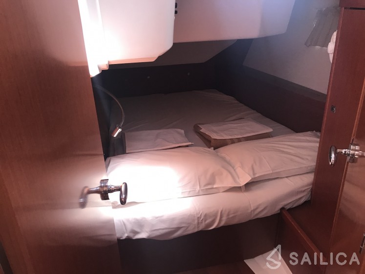 Oceanis 45 - Yacht Charter Sailica