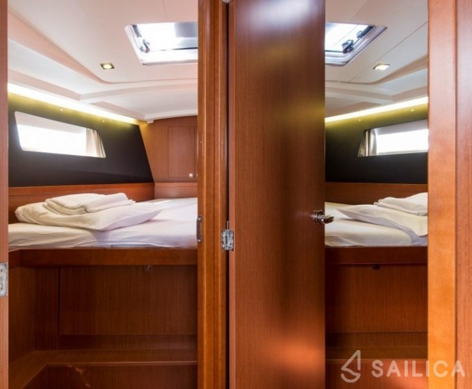 Oceanis 45 - Yacht Charter Sailica