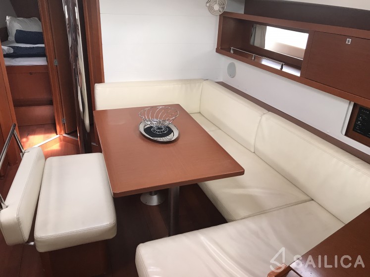 Oceanis 45 - Yacht Charter Sailica