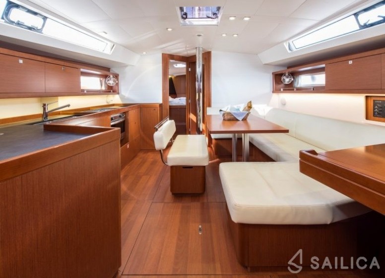 Oceanis 45 - Yacht Charter Sailica