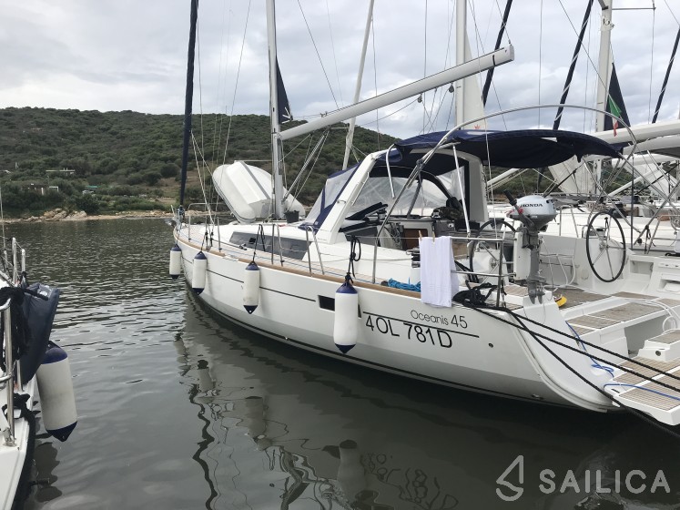 Oceanis 45 - Yacht Charter Sailica