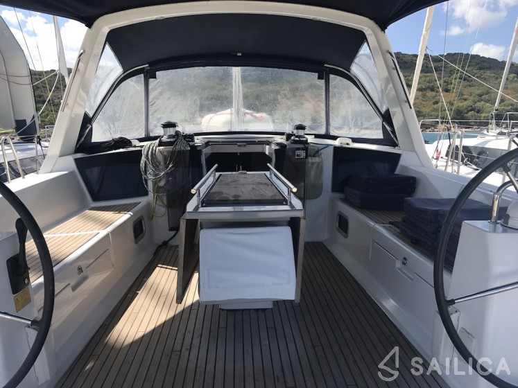 Oceanis 45 - Yacht Charter Sailica