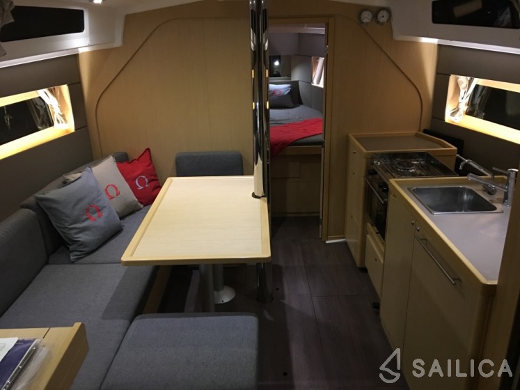 Oceanis 38 - Yacht Charter Sailica