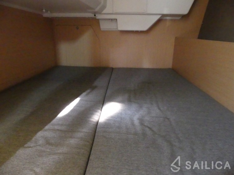 Oceanis 38 - Yacht Charter Sailica
