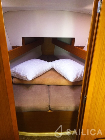 Sun Odyssey 33i - Yacht Charter Sailica