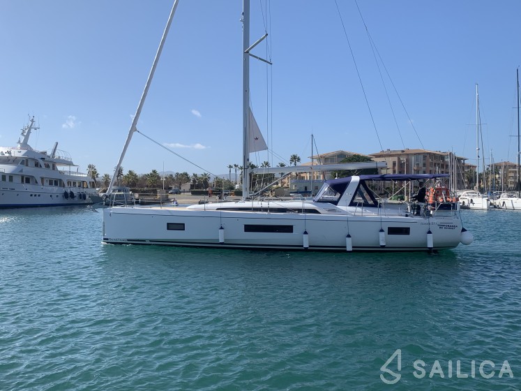 Oceanis 51.1 - Yacht Charter Sailica