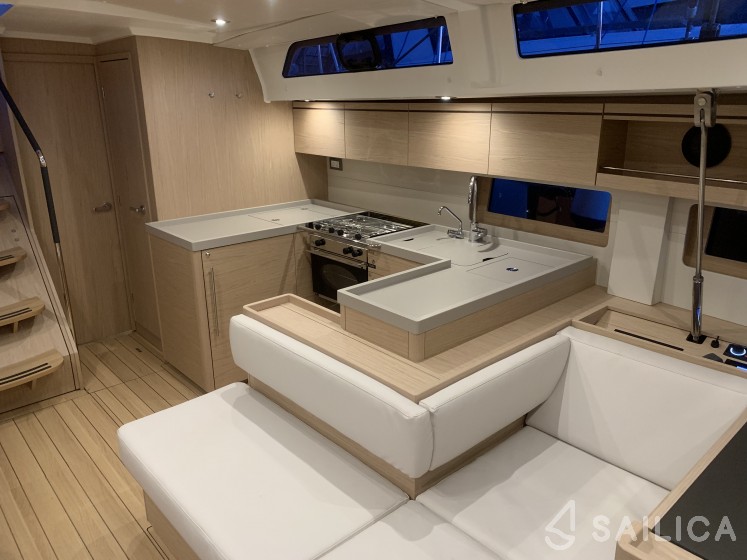 Oceanis 51.1 - Yacht Charter Sailica