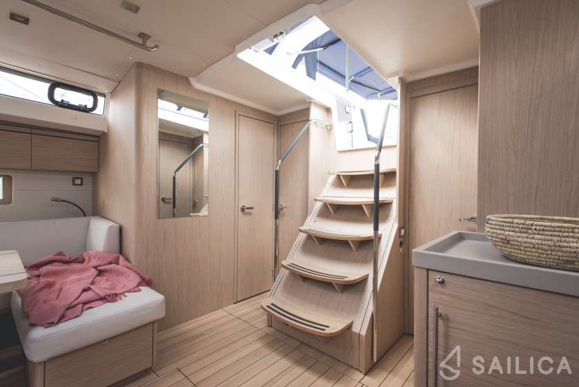 Oceanis 51.1 - Yacht Charter Sailica