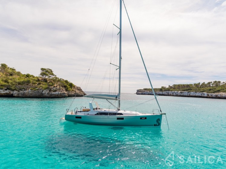 Oceanis 41.1 - Yacht Charter Sailica