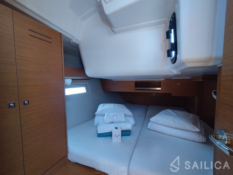 Dufour 390 - Yacht Charter Sailica