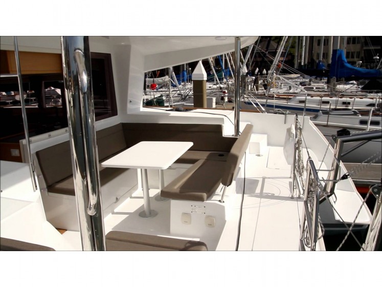 Lagoon 400 - Yacht Charter Sailica