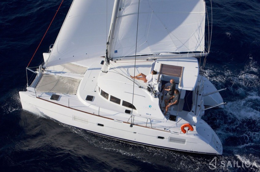 Lagoon 380 - Yacht Charter Sailica