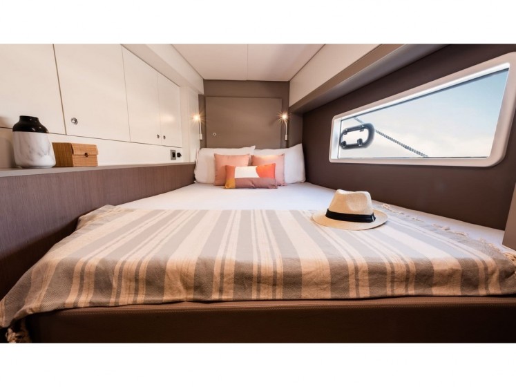 Bali 4.2 - Yacht Charter Sailica