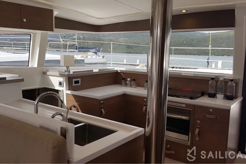 Bali 4.2 - Yacht Charter Sailica