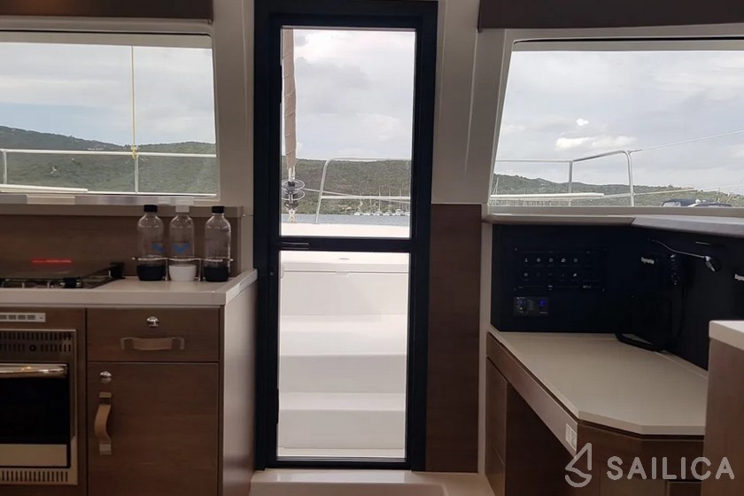 Bali 4.2 - Yacht Charter Sailica