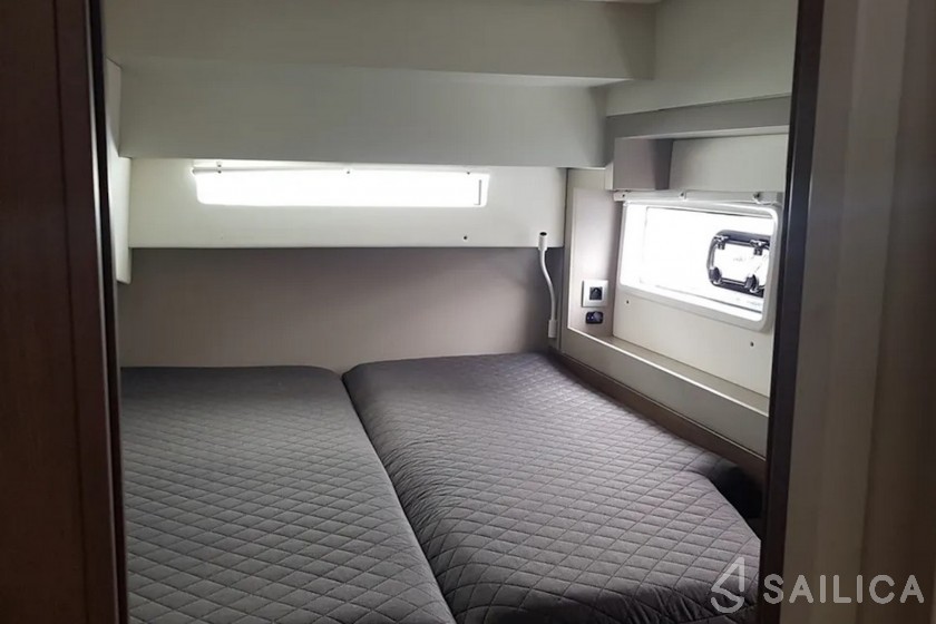 Bali 4.2 - Yacht Charter Sailica