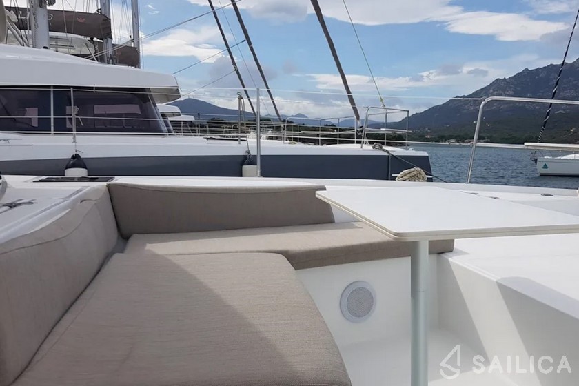 Bali 4.2 - Yacht Charter Sailica