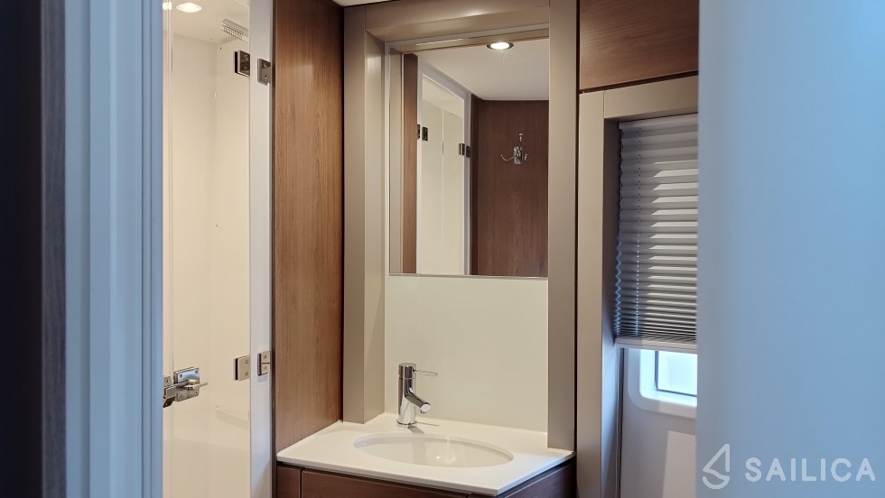 Bali 4.4 - Yacht Charter Sailica