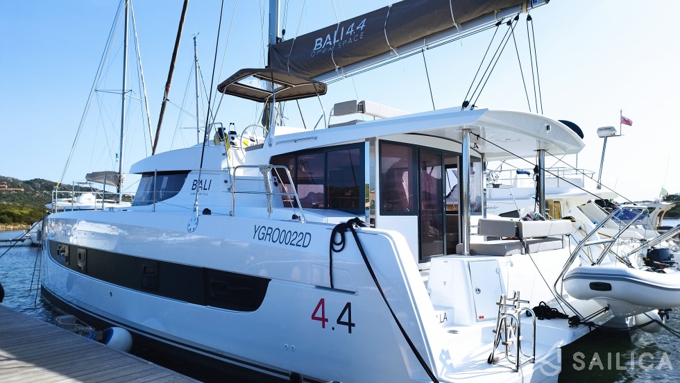 Bali 4.4 - Yacht Charter Sailica