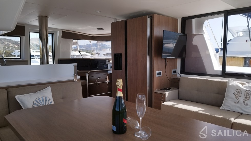 Bali 4.4 - Yacht Charter Sailica