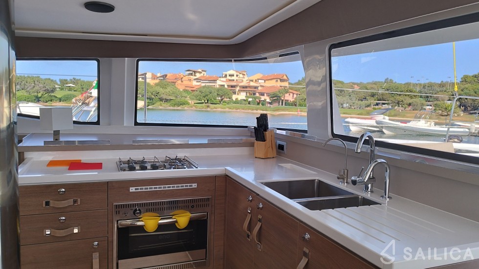Bali 4.4 - Yacht Charter Sailica
