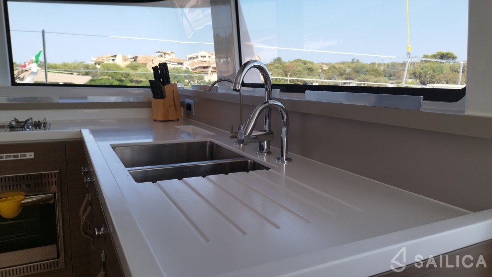 Bali 4.4 - Yacht Charter Sailica