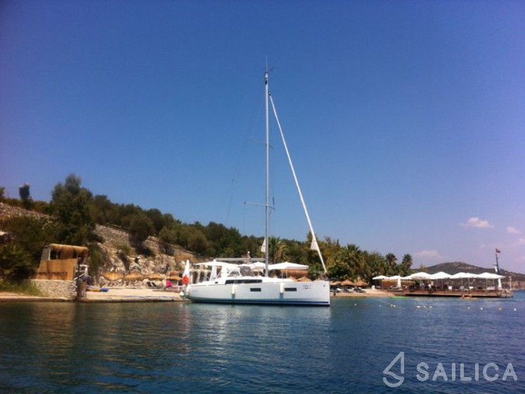 Oceanis 38 - Yacht Charter Sailica