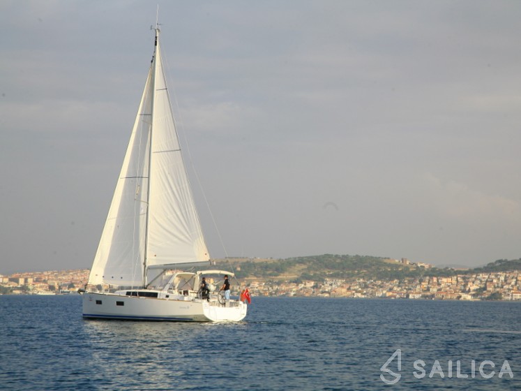 Oceanis 38 - Yacht Charter Sailica