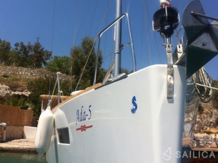Oceanis 38 - Yacht Charter Sailica