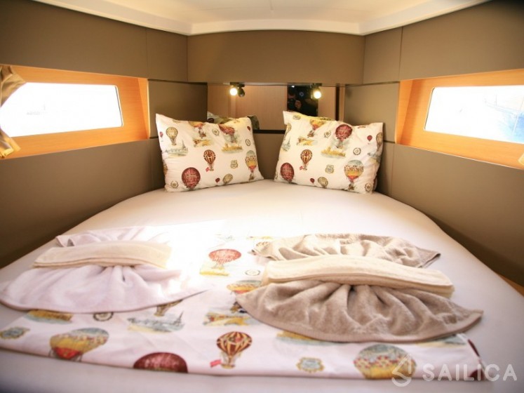 Oceanis 38 - Yacht Charter Sailica