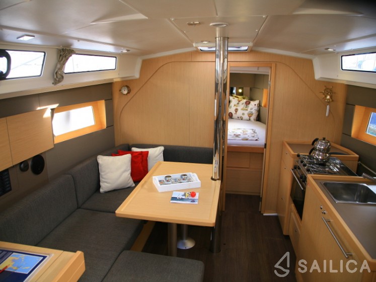 Oceanis 38 - Yacht Charter Sailica