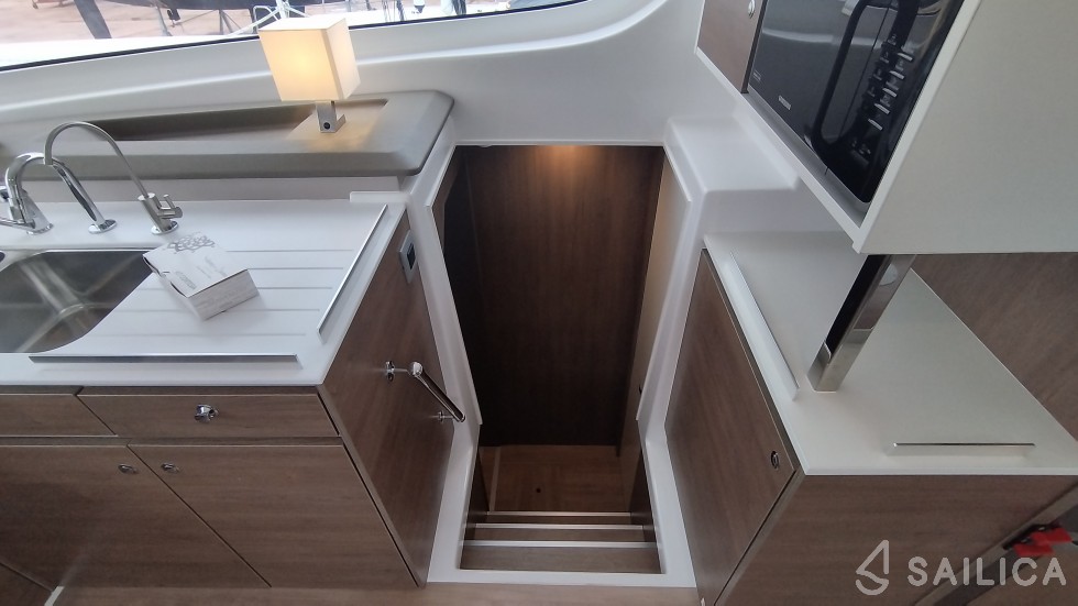 Bali Catspace - Yacht Charter Sailica