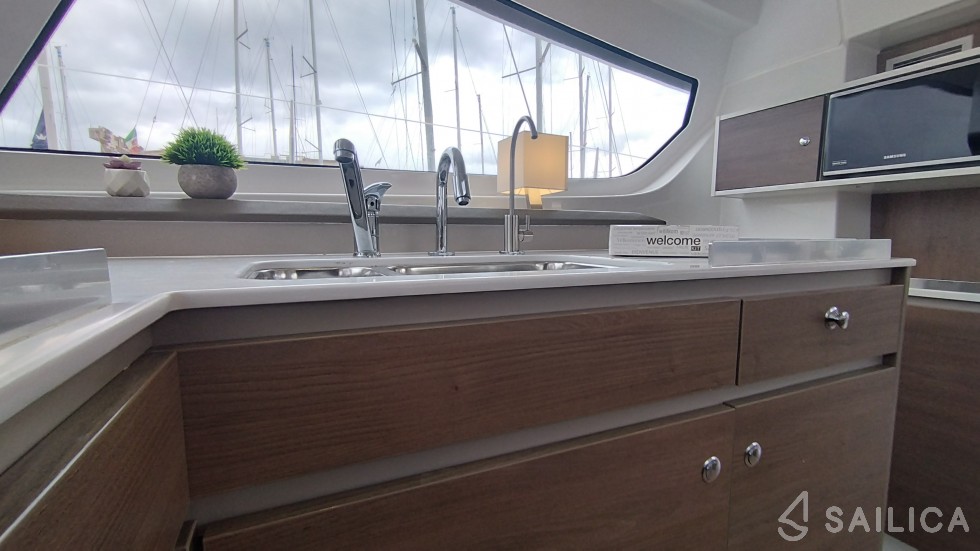 Bali Catspace - Yacht Charter Sailica