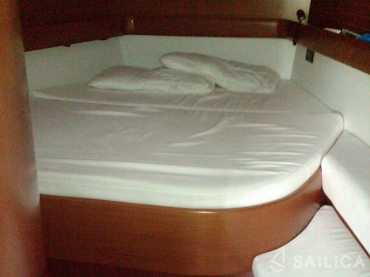 Grand Soleil 45 - Yacht Charter Sailica