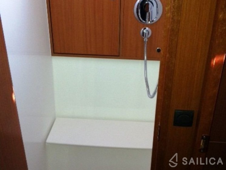 Bavaria 45 Cruiser - Yacht Charter Sailica