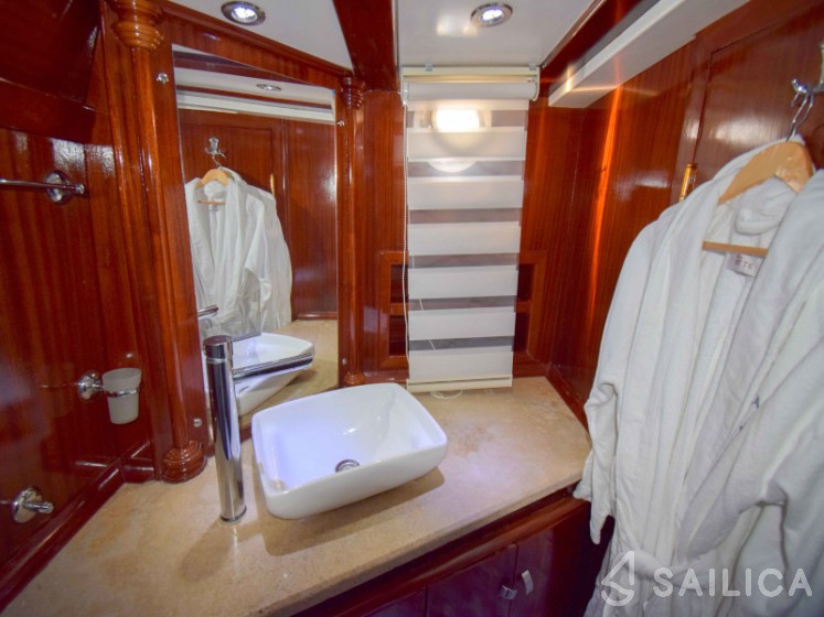 Gulet - Yacht Charter Sailica