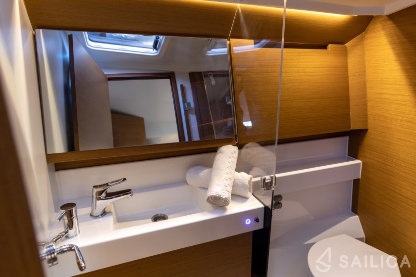 Sun Odyssey 410 - Yacht Charter Sailica